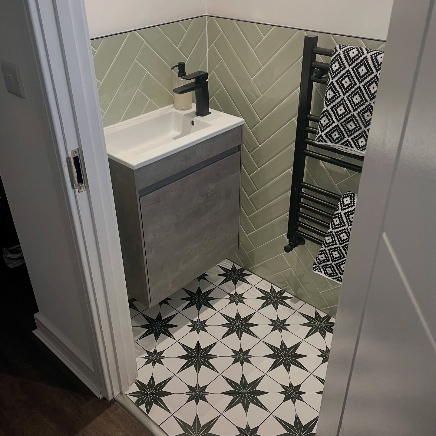 Porcelain floor tiles installed in modern Sheffield bathroom