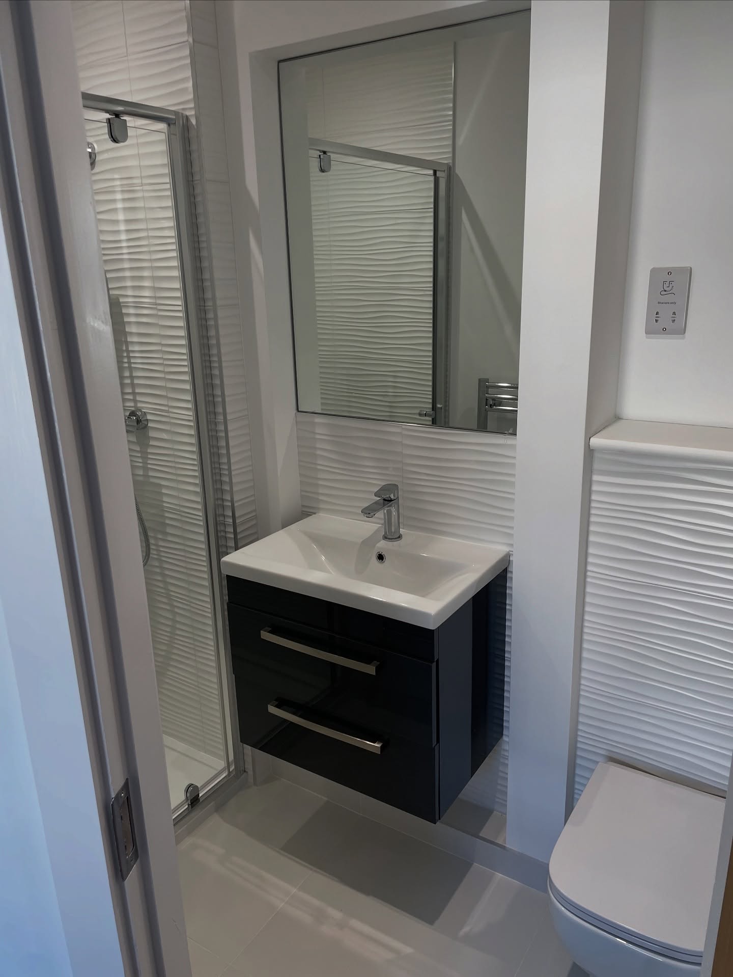 Luxury mosaic bathroom feature wall tiling